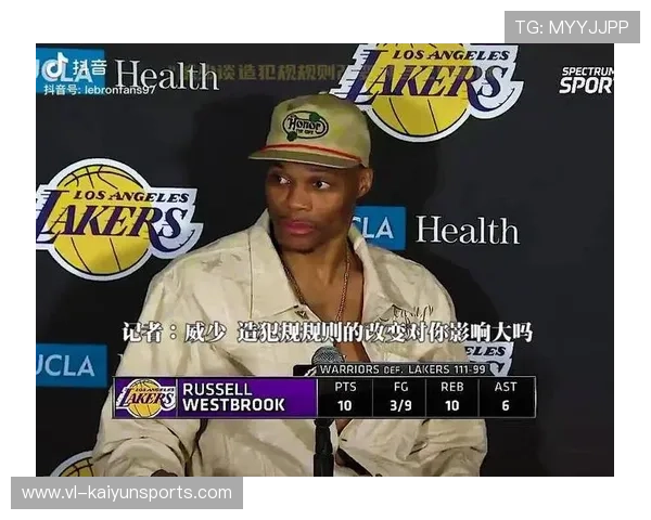 威少冲击篮下造犯规稳稳得分——不止是突破，更是精神力量的体现