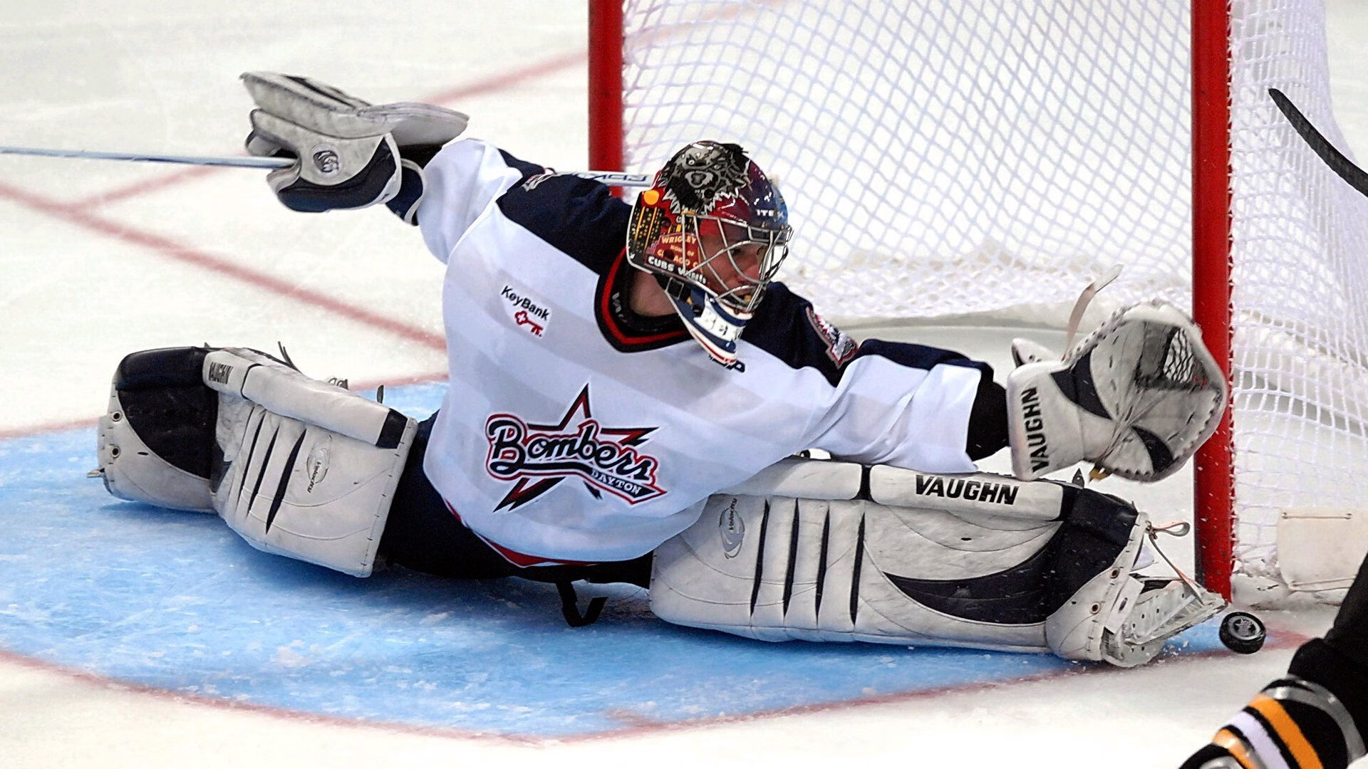 俄朝联动?F-16基地与集束弹同时登场,俄罗斯f16